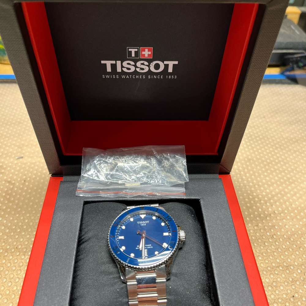 Tissot Blue Dial Silver Bracelet Watch in Presentation Box. 40mm. Like new-used